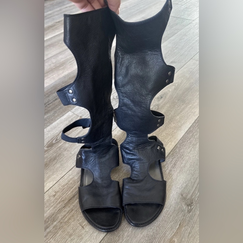 Stuart Weitzman Backview Tall Gladiator Black Leather Sandal Size 37 US 6.5 - Picture 4 of 9